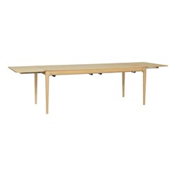 UMAGE_packshot_5658_Heart_n_Soul_diningtable_oak__4_600x