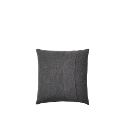 layer-cushion-dark-grey-muuto
