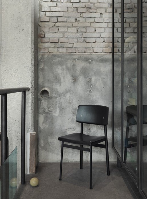 loft-chair-muuto-noir-noir-2.png