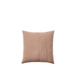 layer-cushion-50x50-rose-muuto