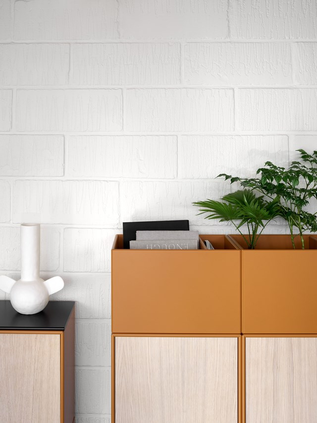 montana_home21_22_amber_whiteoak_black_livingthings_detail01_h
