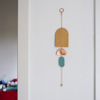 renske-versluijs---wall-jewelry-tre-colore---nude-copper-mint