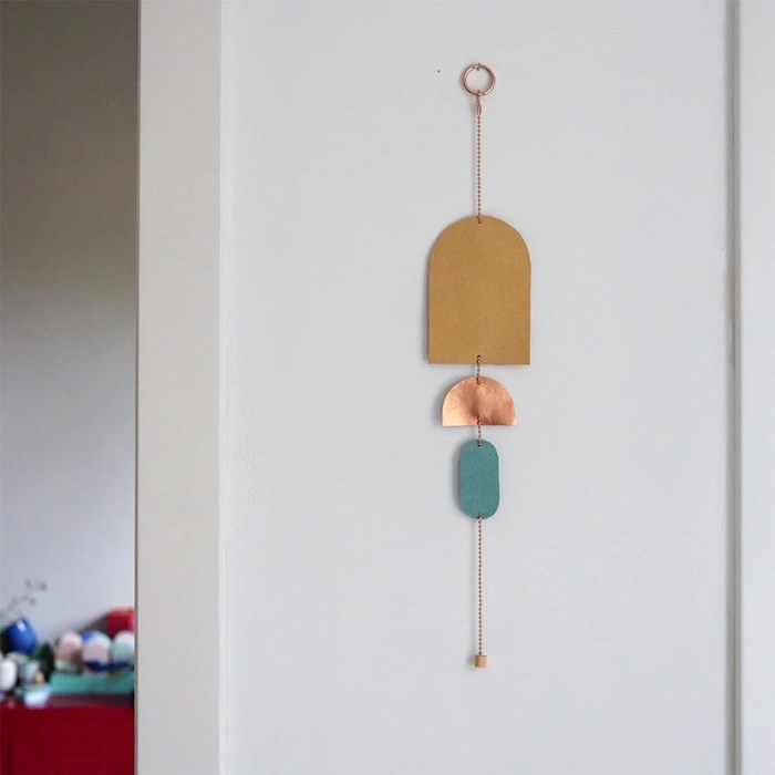 renske-versluijs---wall-jewelry-tre-colore---nude-copper-mint