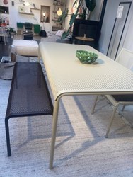 dapple-table-sit_on_design-2