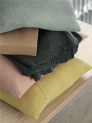 layer-cushion-50x50-multi-muuto-2