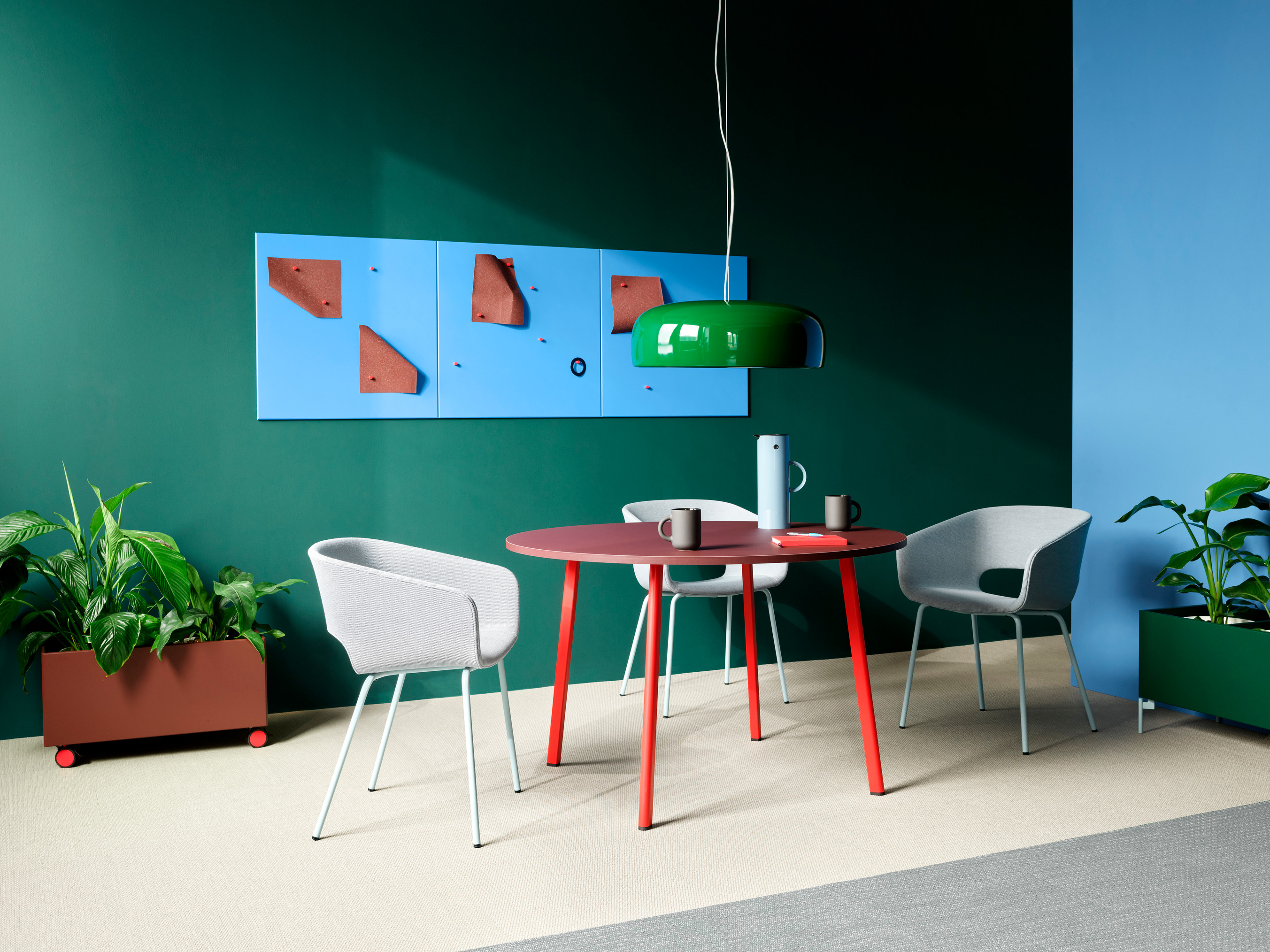 Montana_Office_Meetingroom_Marée_Flint_MoserTable_Noticeboard_LivingThings_W