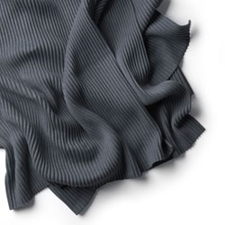 pleece-throw-design-house-stockholm-gris-foncé