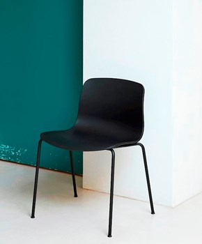 aac-16-noir-chaise-Hay