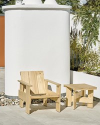 crate-lounge-chair-iron-red-wb-lacquer-pinewood-hay-2