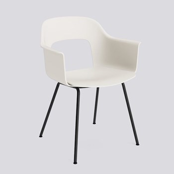 layout-armchair-211_black-steel-4-leg-base_cream-white-shell-hay