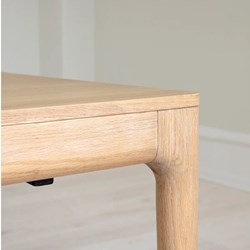 UMAGE-lifestyle-HeartnSoul-diningtable-oak