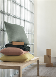 layer-cushion-50x50-multi-muuto