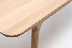 Gazzda-Fawn-table-detail