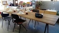 table-pyramid-hay-2