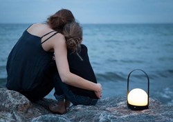 Carrie-lamp-black-menu