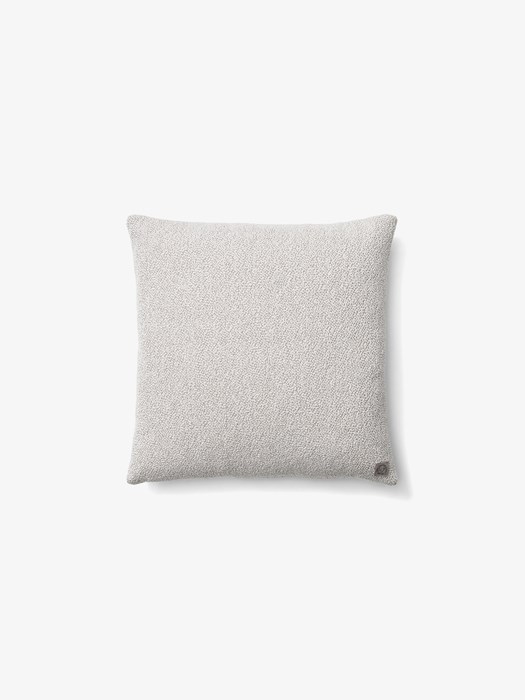 And-Tradition-Collect-Boucle_Cushion-IvorySand-carré
