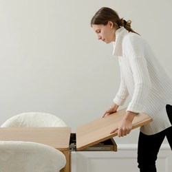 UMAGE_lifestyle_HeartnSoul_diningtable_oak__1_600x