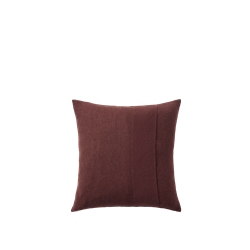 layer-cushion-50x50-burgundy-muuto